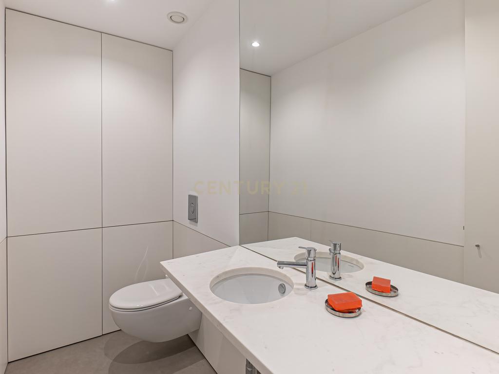 Apartamento T2 com 149 m2 - Centro Histórico de Matosinhos - Image 16