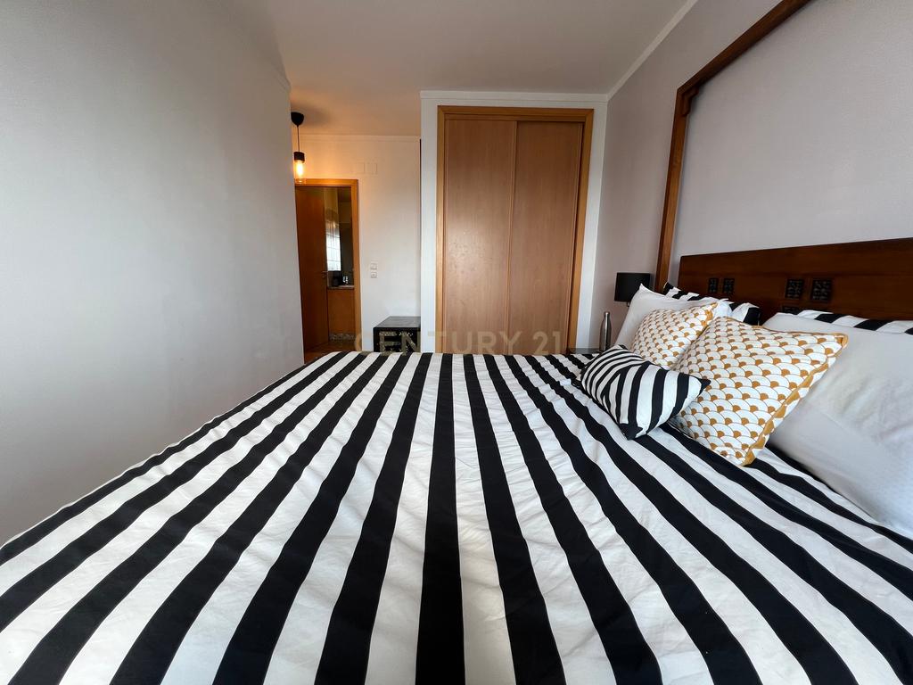 Apartamento T3 com vista desafogada e excelente luminosidade em Lumiar - Image 14