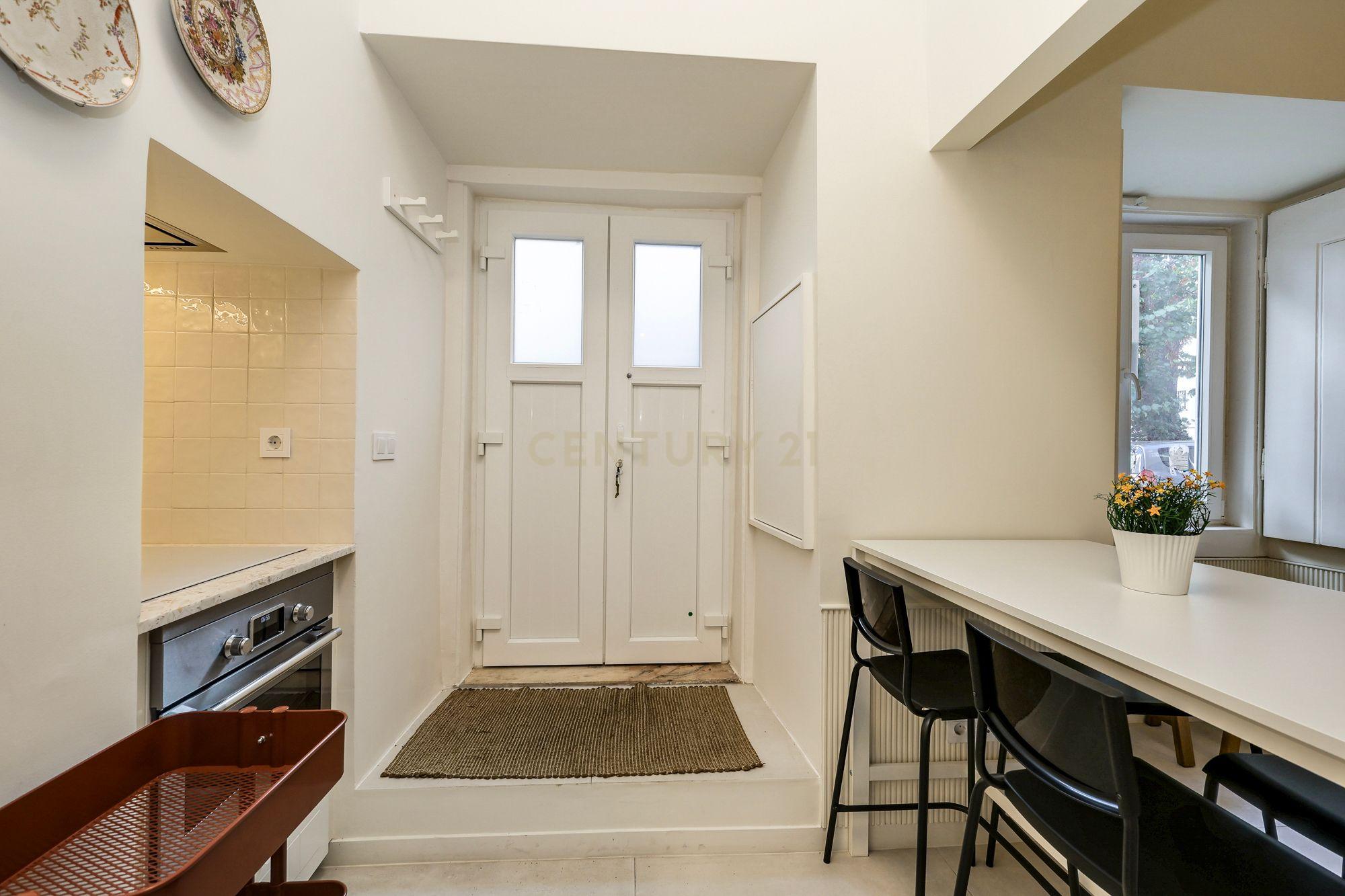 Fotografia 11 de Charming Renovated One-Bedroom Apartment in the Heart of Lapa — Utilities Included