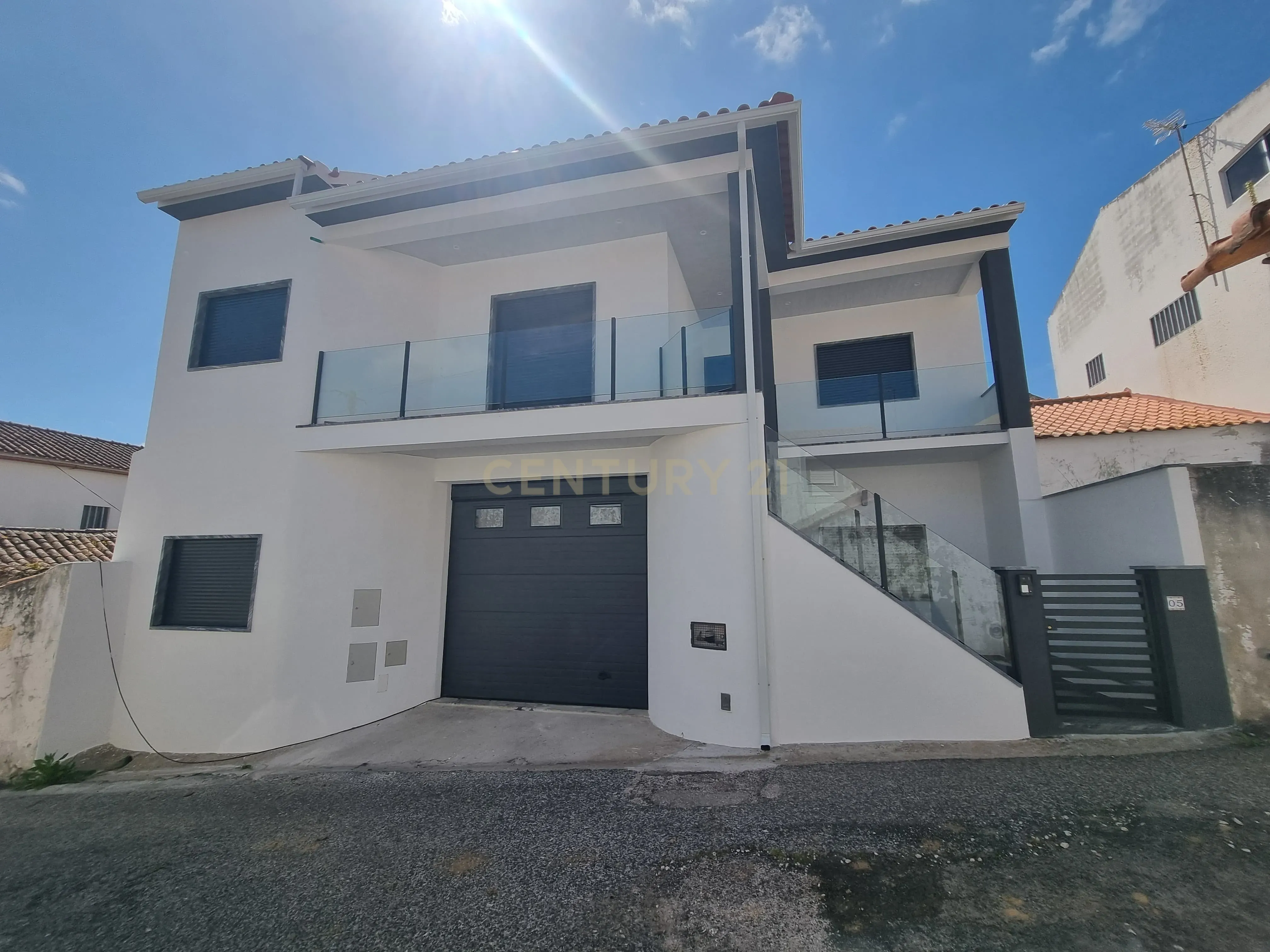 Moradia T2+1 Nova com garagem - Image 1