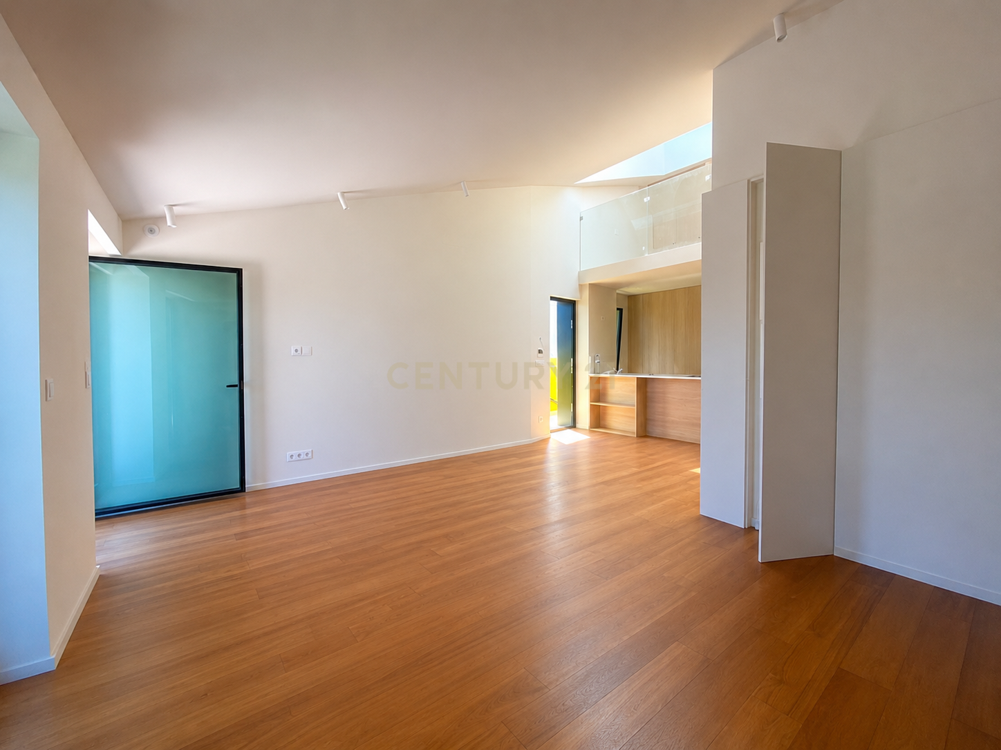 Fotografia 7 de T2+1 Duplex com Acesso Privativo por Elevador, Terraço e Mezzanine | FONTEDAMOURA80