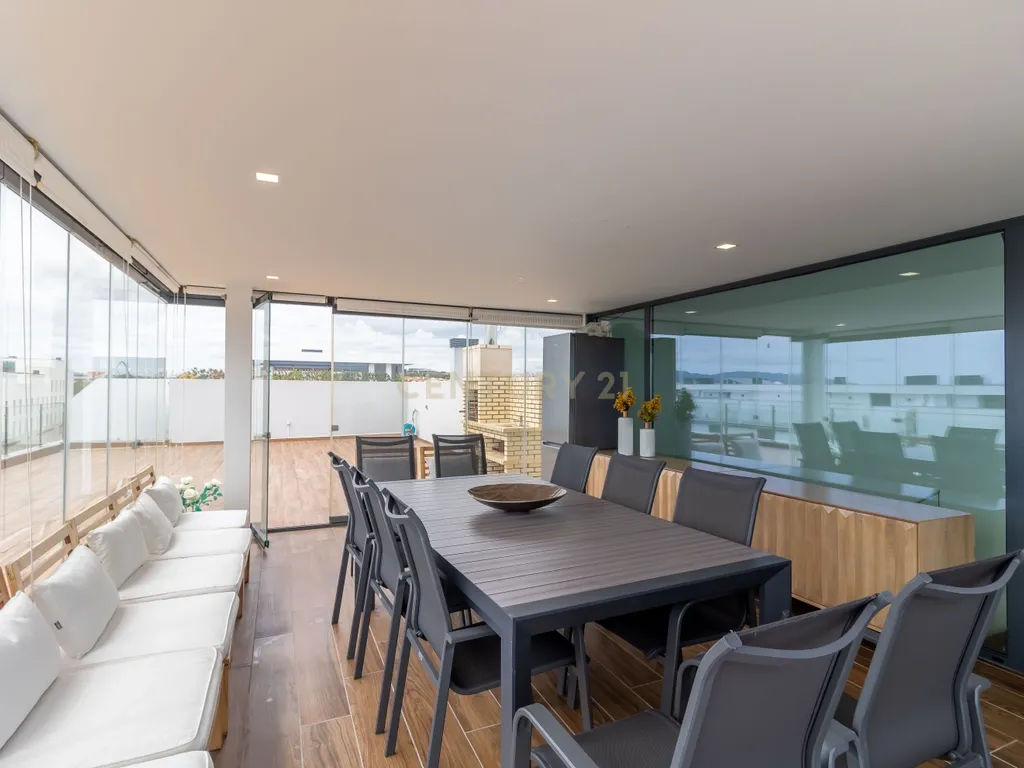 Duplex T4 em Oeiras com terraço e box (3 vagas) - Image 23