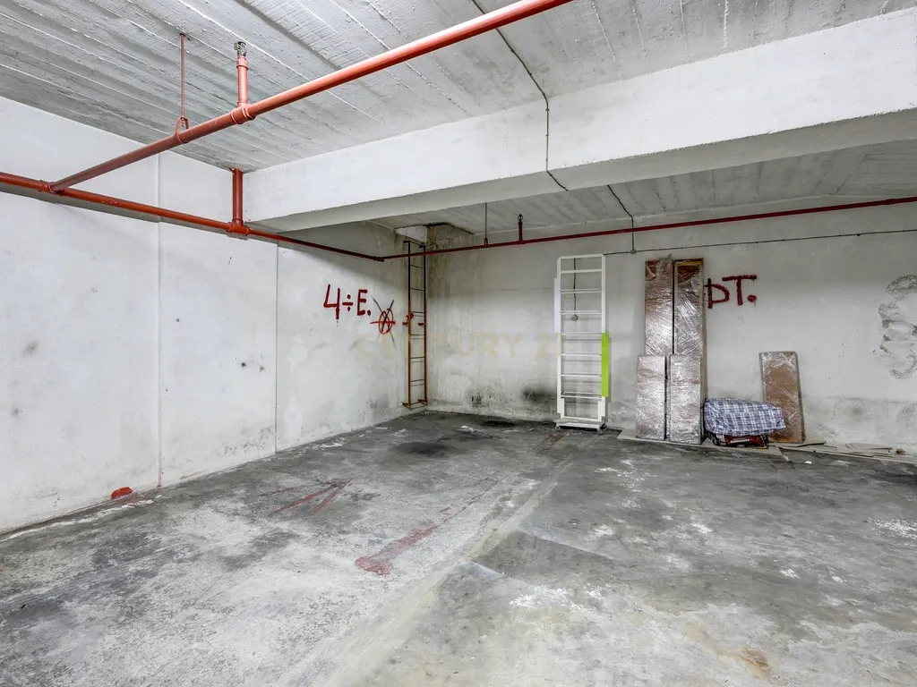 Apartamento T4 com 129 m² e estacionamento — Calçada do Tojal, oportunidade para remodelação total - Image 30