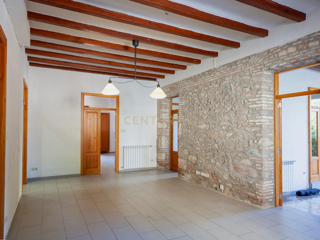 Encanto modernista no rés do chão com jardim – La Garriga - Image 11