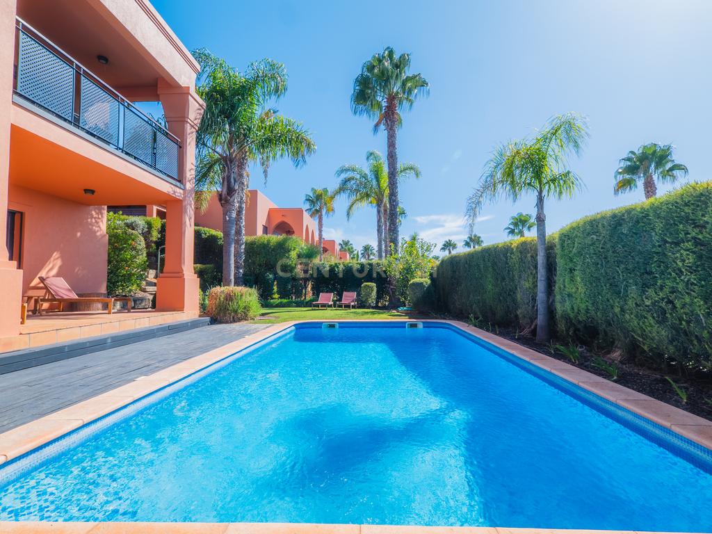 Moradia Independente com 3 Suites, Amendoeira Golf Resort, Piscina, Jardim, Alcantarilha. - Image 35