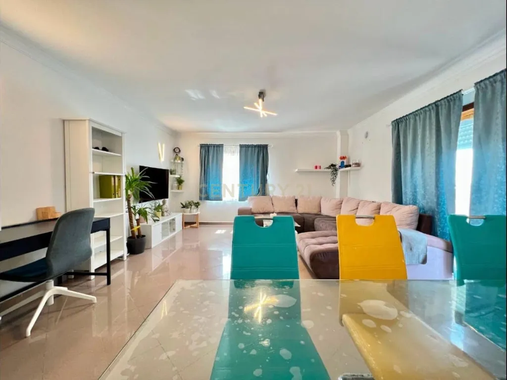 Apartamento T3 em Azambuja com Vista Panorâmica e Garagem - Image 11