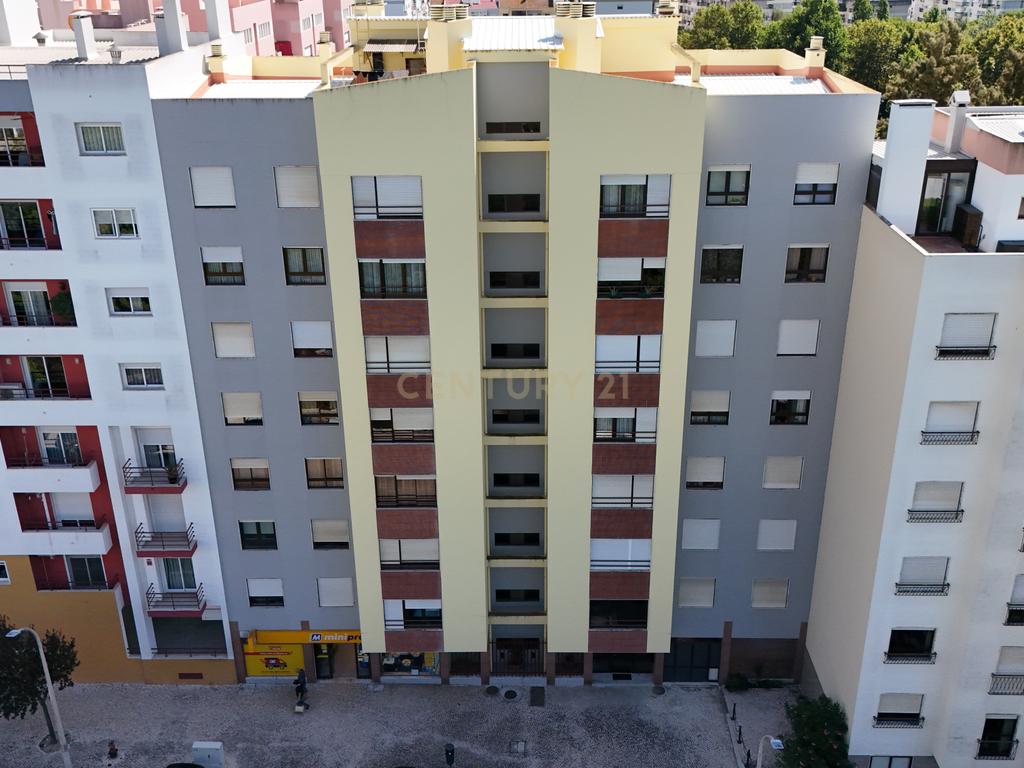 Luxuoso Apartamento T2, Totalmente Remodelado, em Vanicelos, em Setúbal - Image 12