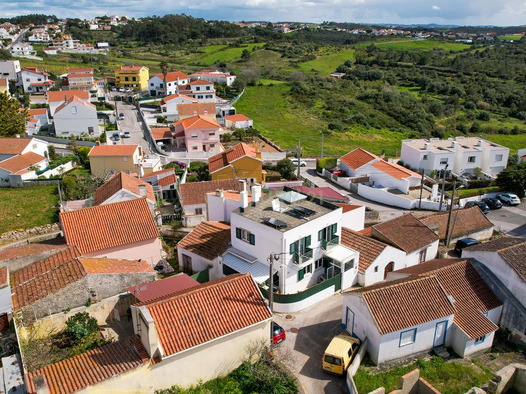 🏡 Moradia T3 com Rooftop Vista Mar, Paineis Fotovoltaico e zona exterior – Viva com Conforto e Sustentabilidade em zona tranquila a pouco minutos do Mar da Ericeira - Image 52