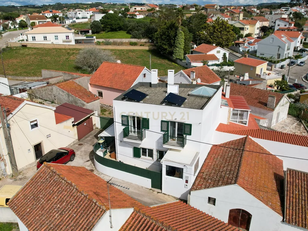 🏡 Moradia T3 com Rooftop Vista Mar, Paineis Fotovoltaico e zona exterior – Viva com Conforto e Sustentabilidade em zona tranquila a pouco minutos do Mar da Ericeira - Image 50