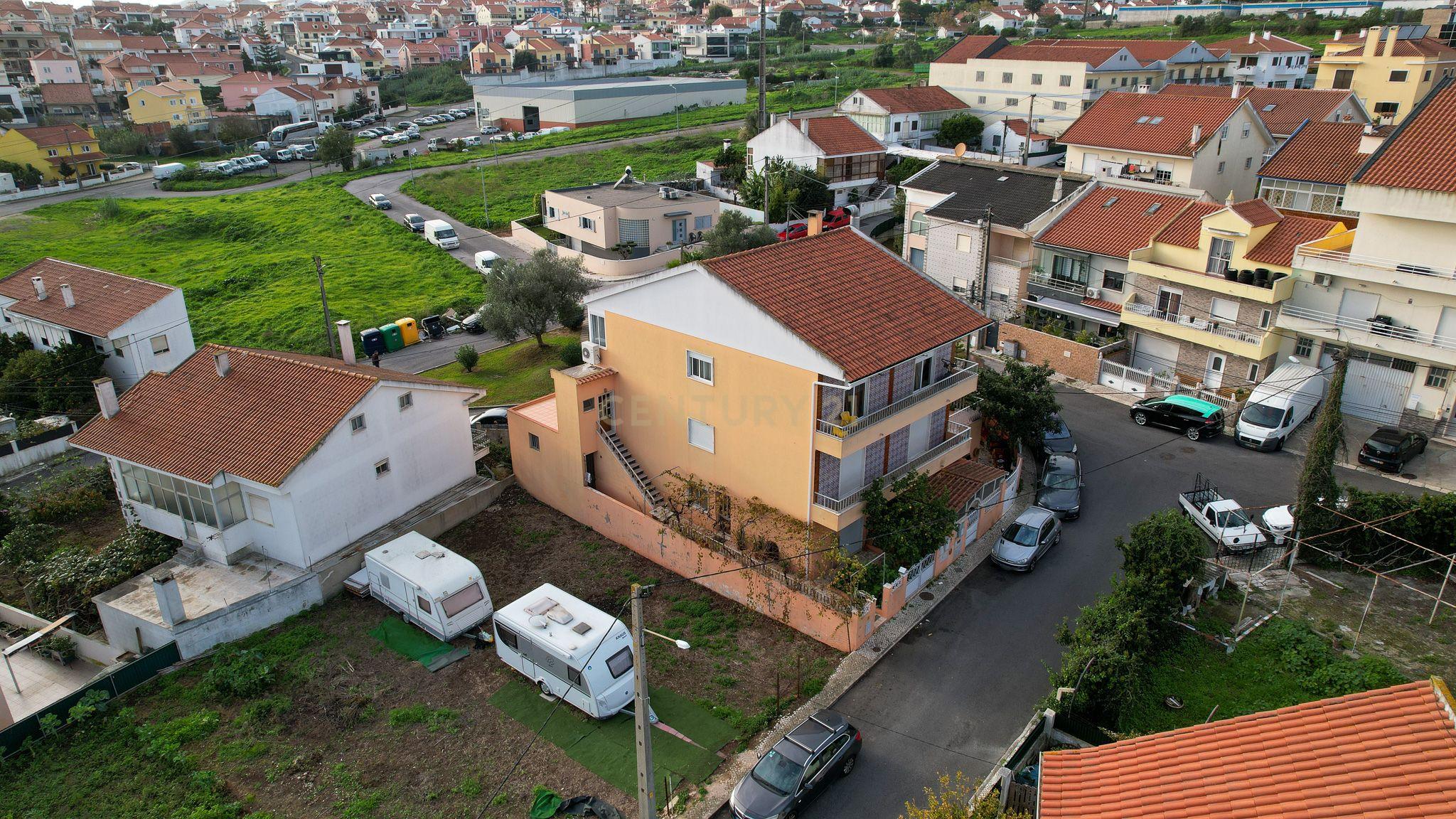 Andar de moradia de tipologia T3, localizado no Bairro dos Pedernais, Ramada em Odivelas, inserido em edifício de 3 pisos, existindo apenas 2 proprietários. - Image 9