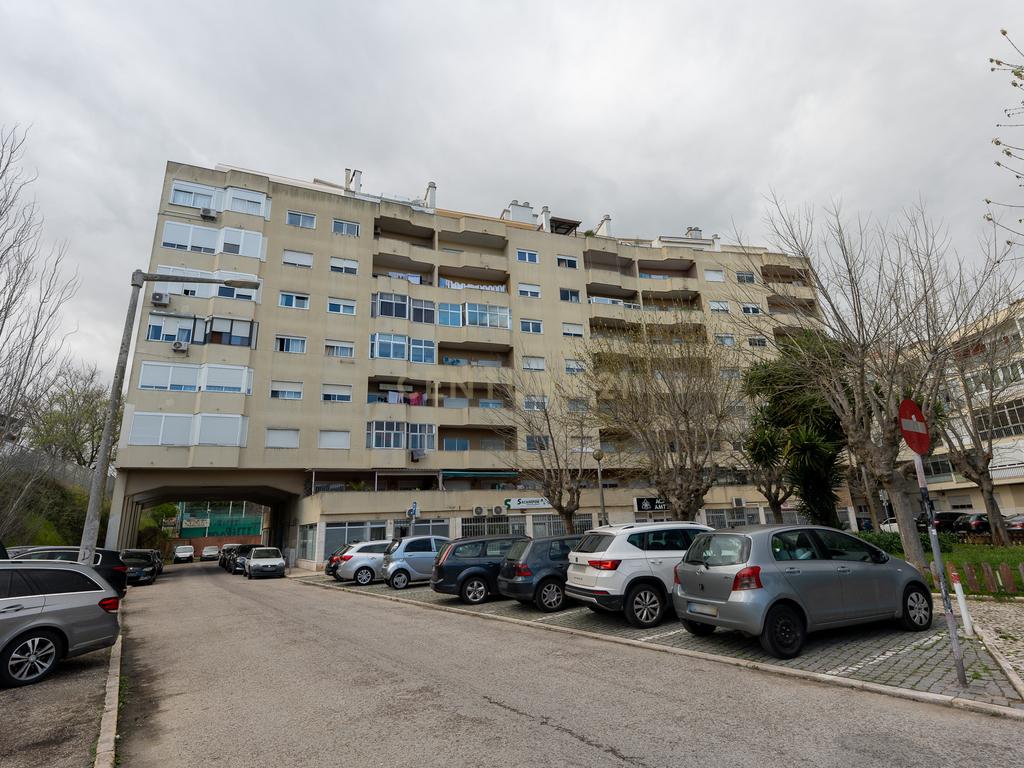 ESPECTACULAR APARTAMENTO T2 EM SACAVÉM - Image 25