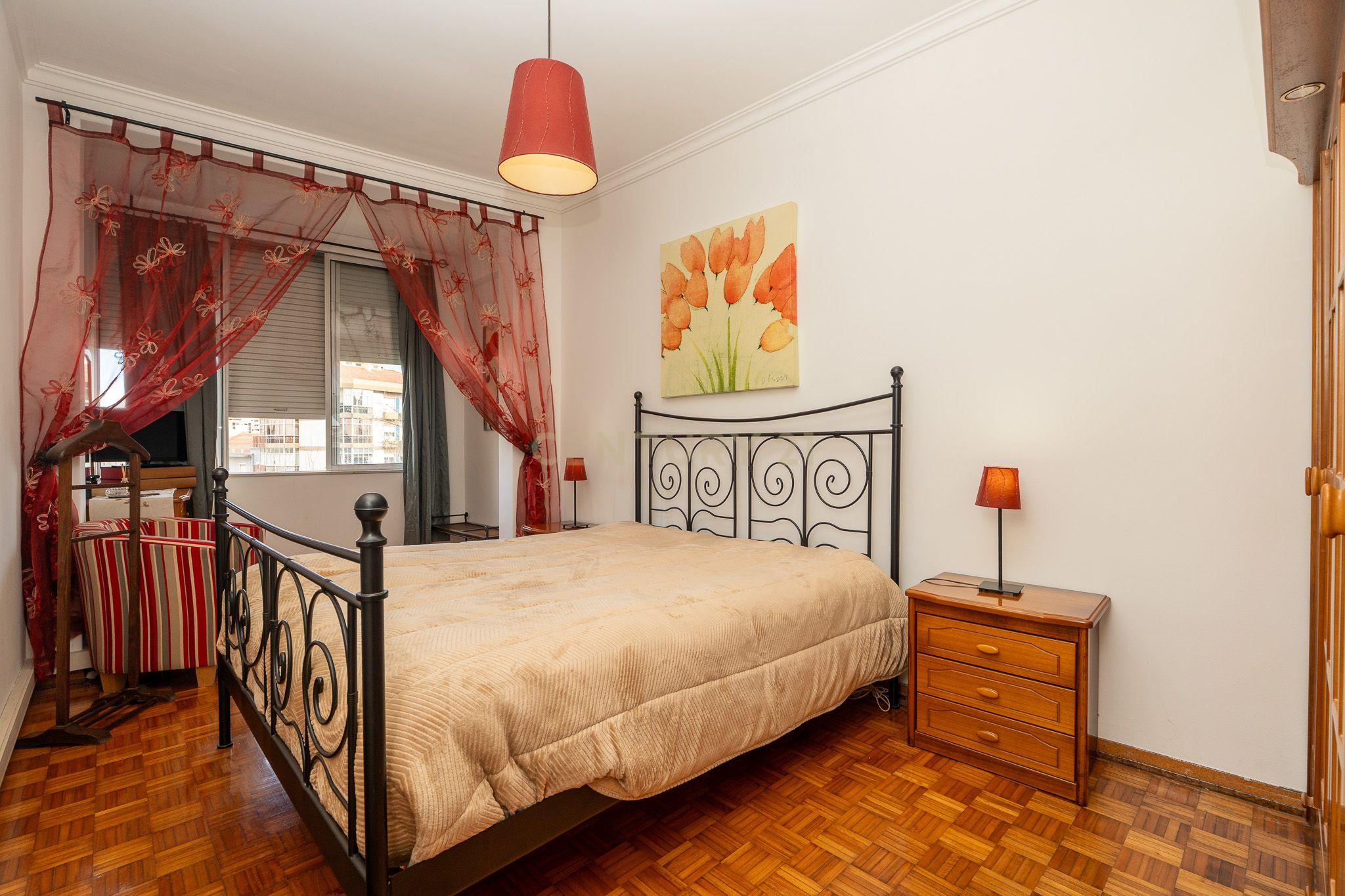 ESPECTACULAR APARTAMENTO T2 EM SACAVÉM - Image 17