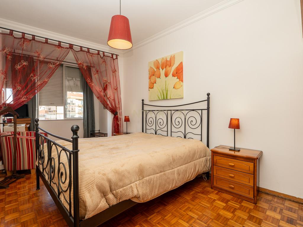 ESPECTACULAR APARTAMENTO T2 EM SACAVÉM - Image 17