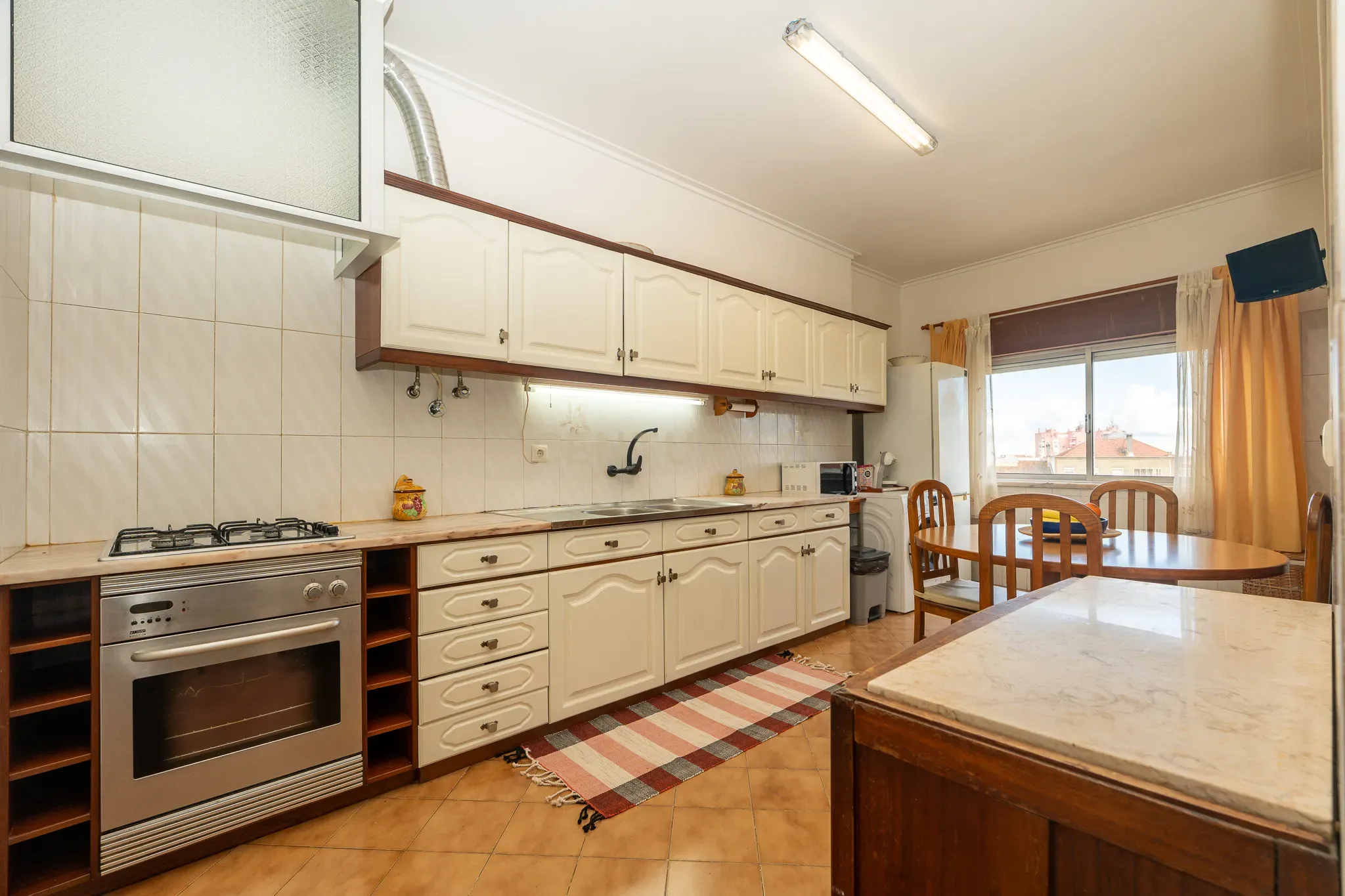 ESPECTACULAR APARTAMENTO T2 EM SACAVÉM - Image 10