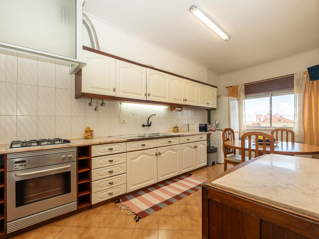 ESPECTACULAR APARTAMENTO T2 EM SACAVÉM - Image 10