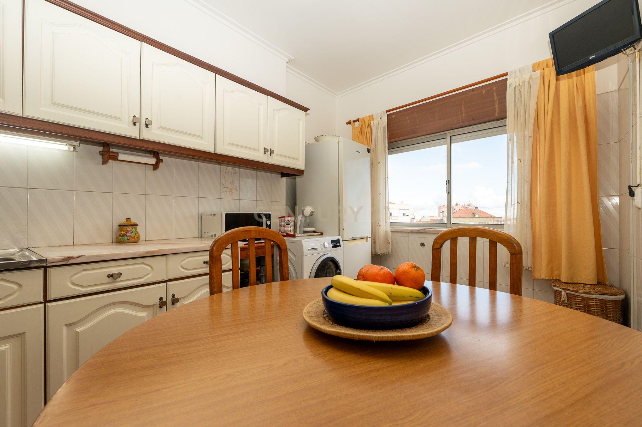 ESPECTACULAR APARTAMENTO T2 EM SACAVÉM - Image 11
