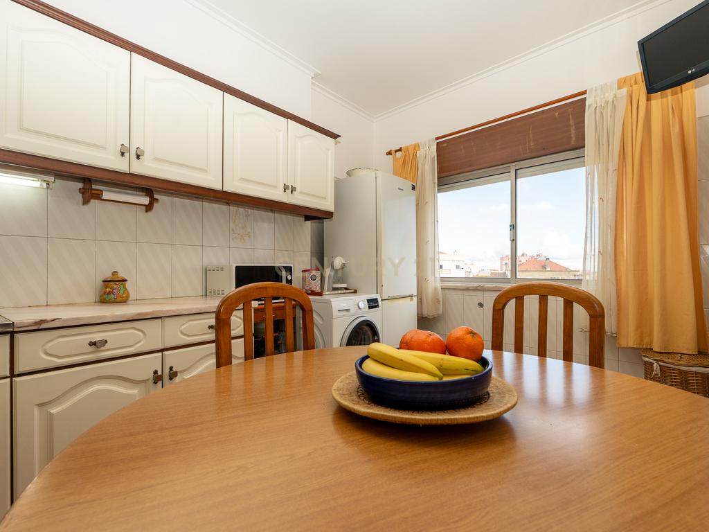 ESPECTACULAR APARTAMENTO T2 EM SACAVÉM - Image 11