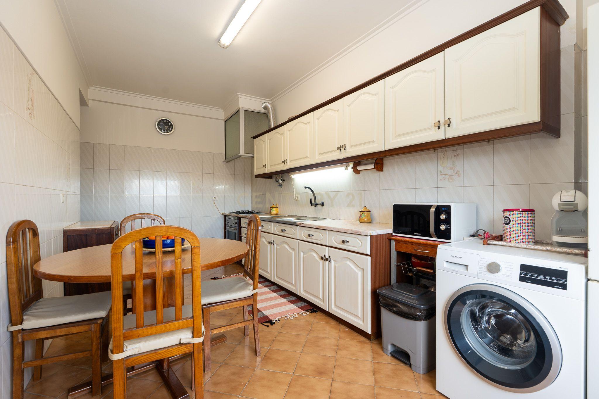 ESPECTACULAR APARTAMENTO T2 EM SACAVÉM - Image 13
