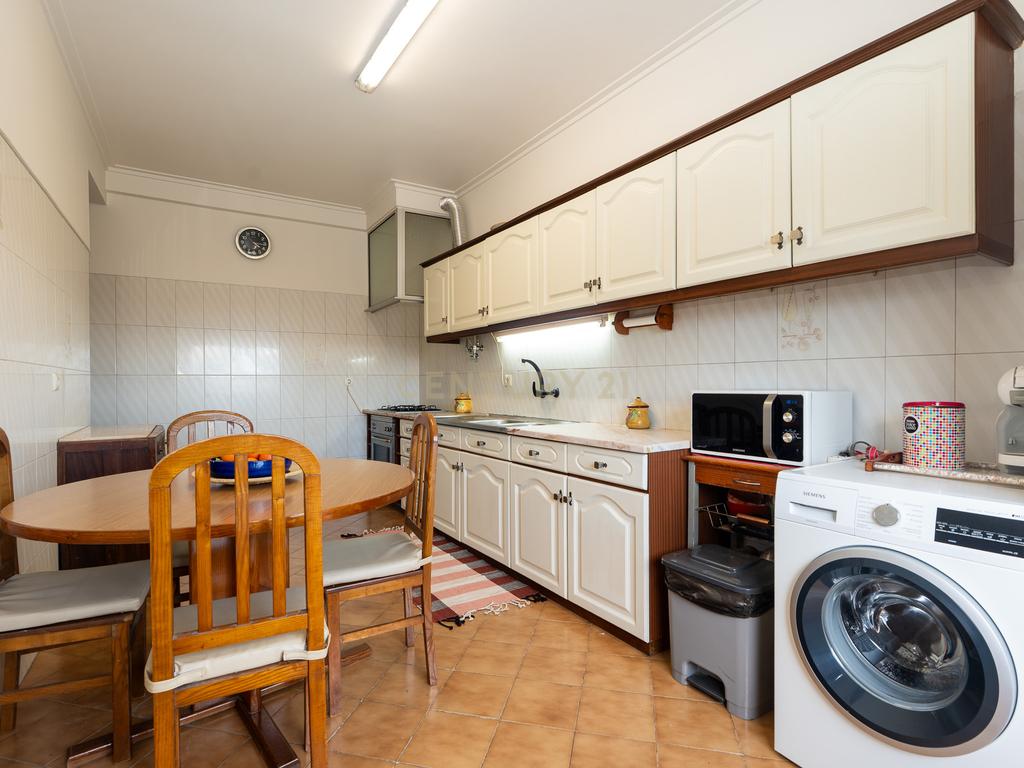 ESPECTACULAR APARTAMENTO T2 EM SACAVÉM - Image 13