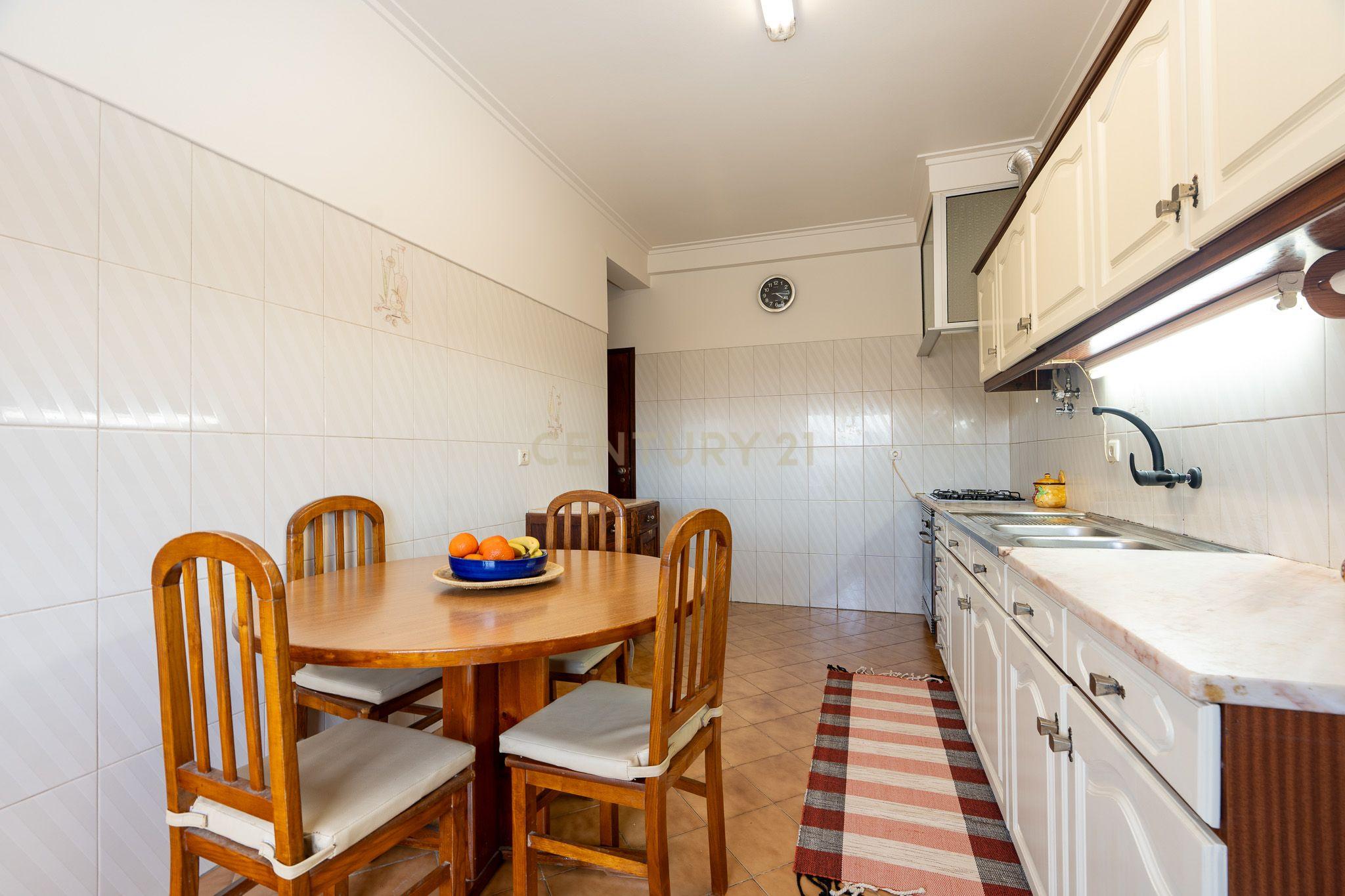 ESPECTACULAR APARTAMENTO T2 EM SACAVÉM - Image 14