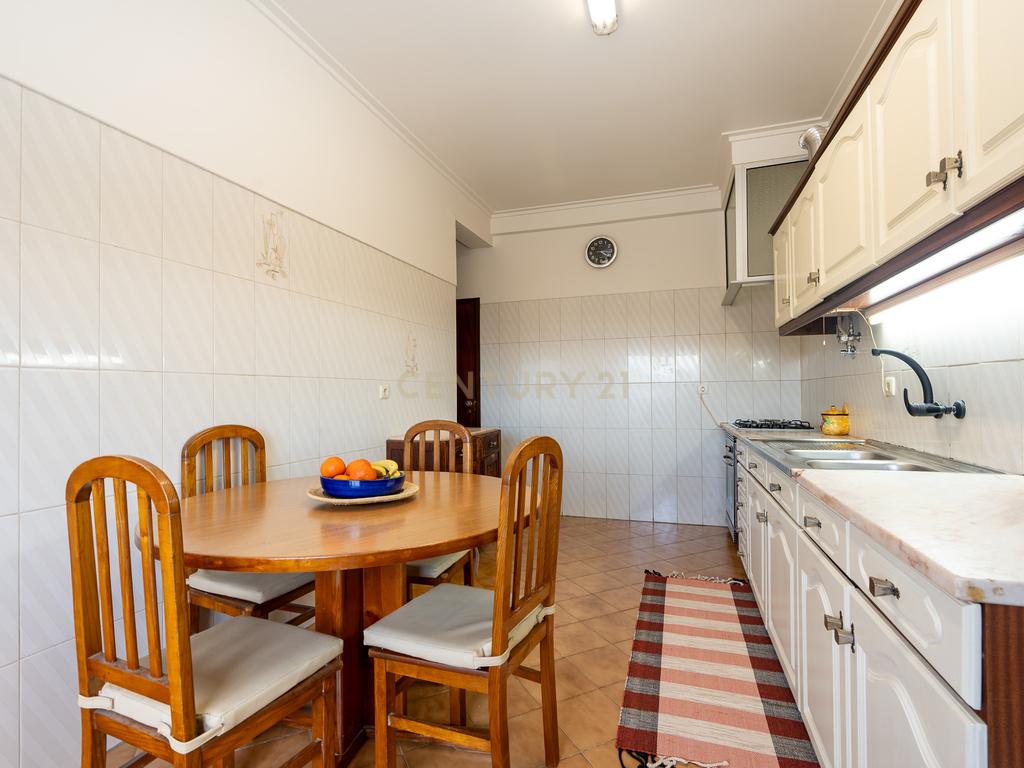 ESPECTACULAR APARTAMENTO T2 EM SACAVÉM - Image 14