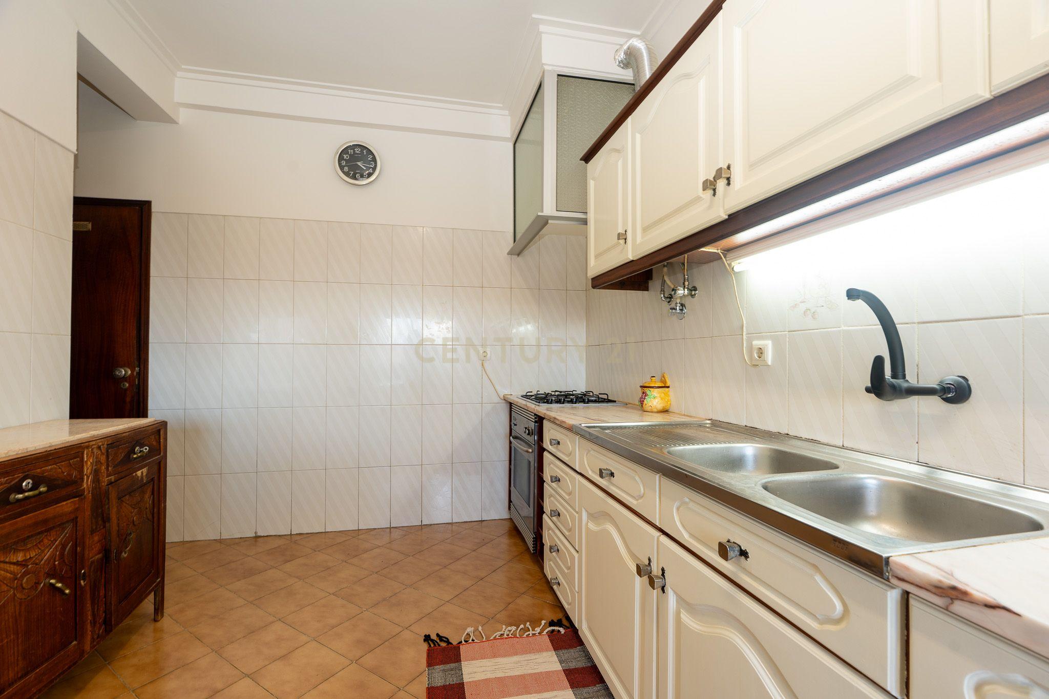 ESPECTACULAR APARTAMENTO T2 EM SACAVÉM - Image 15