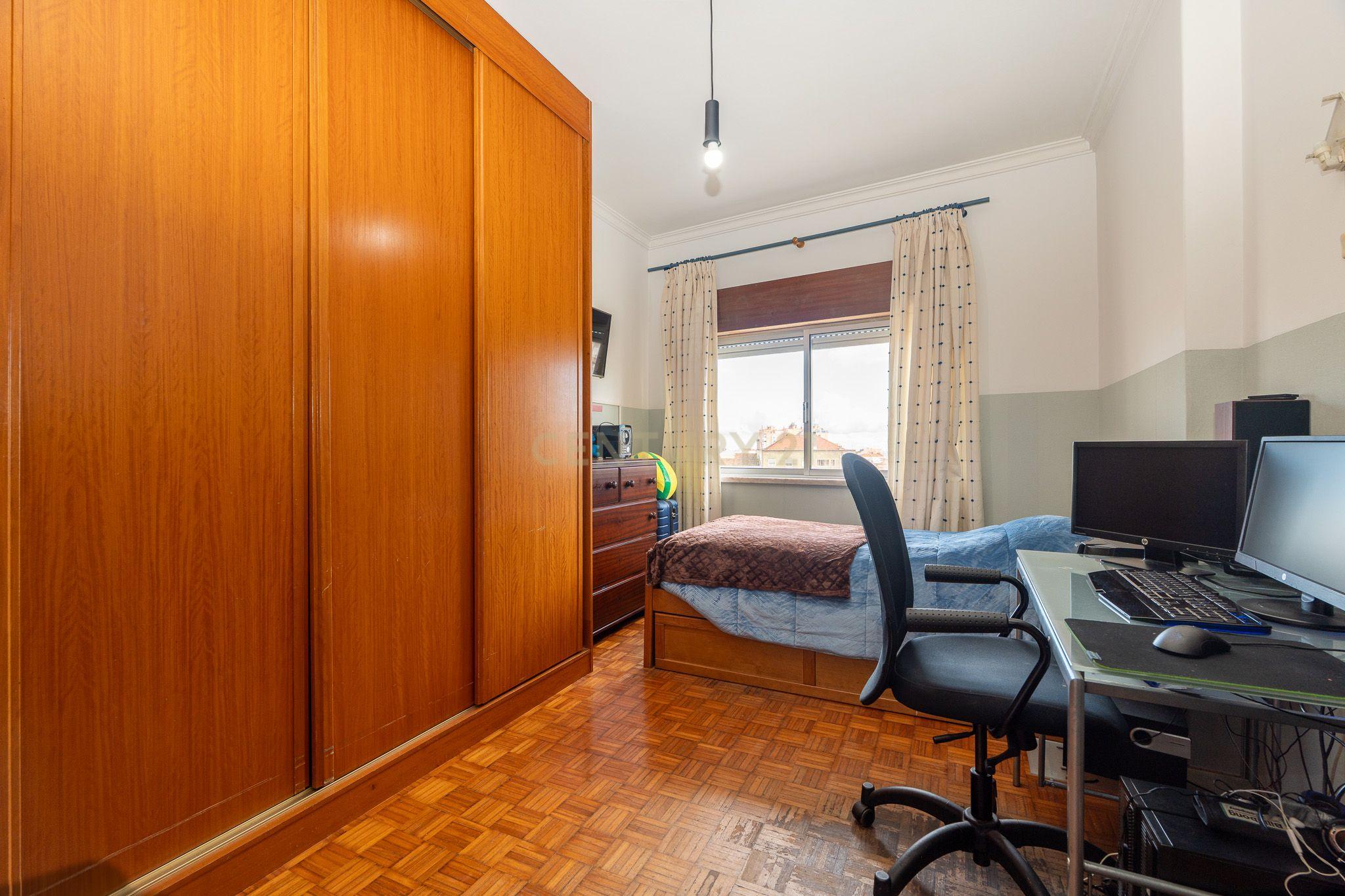 ESPECTACULAR APARTAMENTO T2 EM SACAVÉM - Image 23