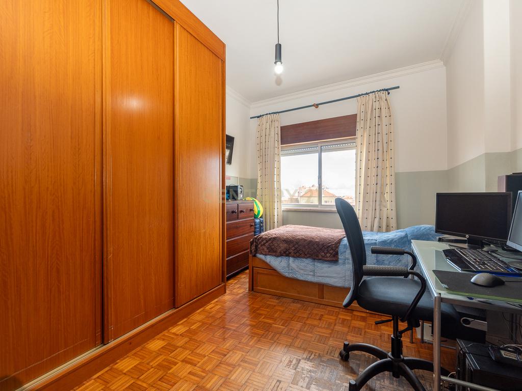 ESPECTACULAR APARTAMENTO T2 EM SACAVÉM - Image 23