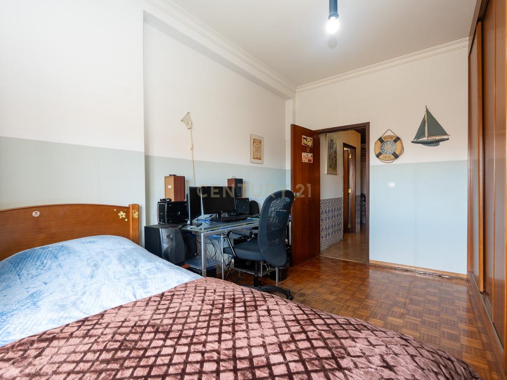 ESPECTACULAR APARTAMENTO T2 EM SACAVÉM - Image 22