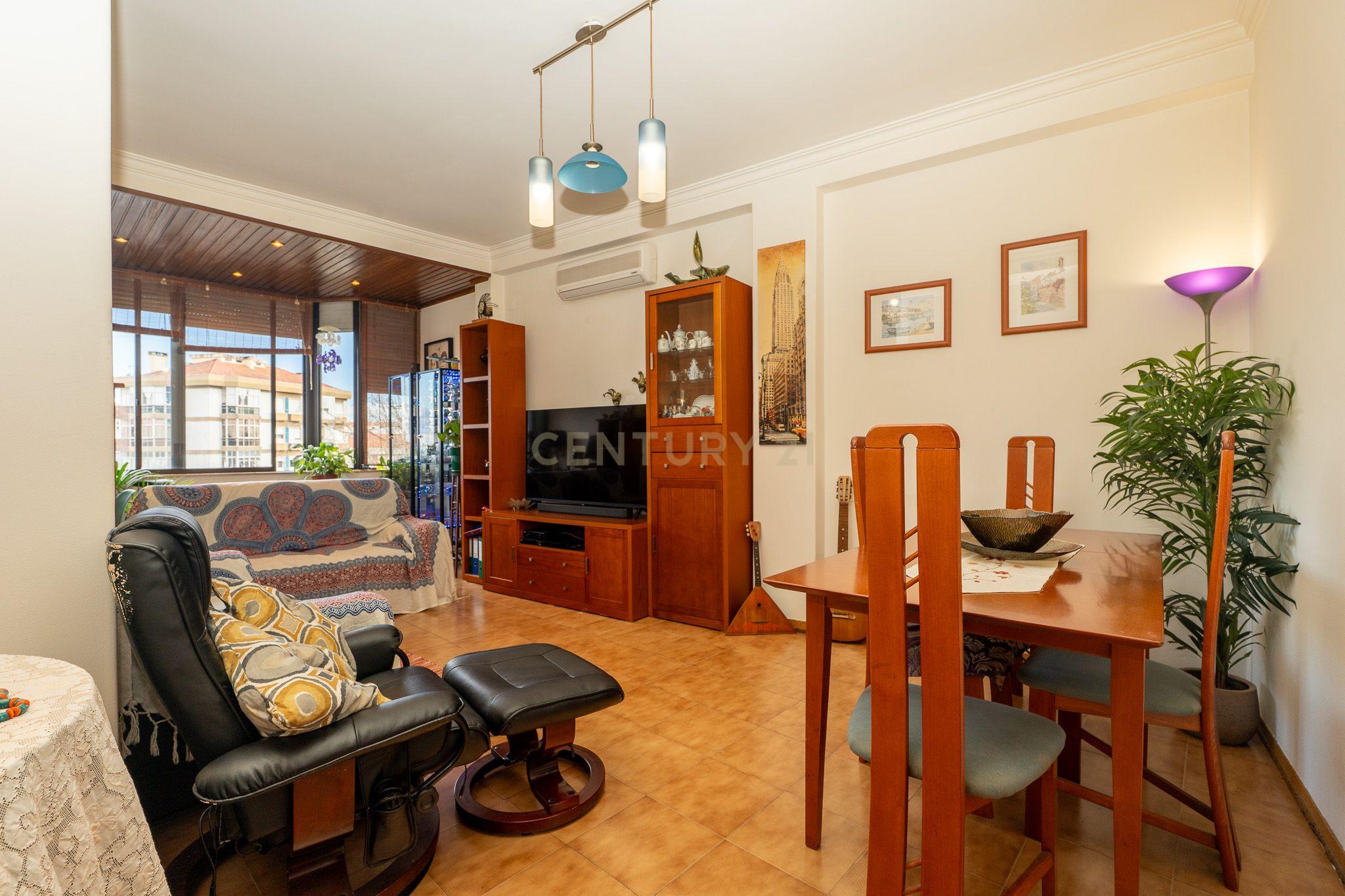 ESPECTACULAR APARTAMENTO T2 EM SACAVÉM - Image 2