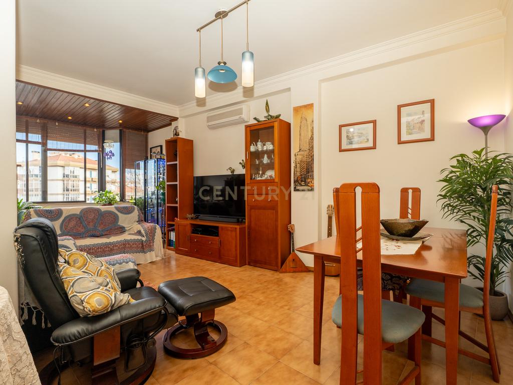 ESPECTACULAR APARTAMENTO T2 EM SACAVÉM - Image 2