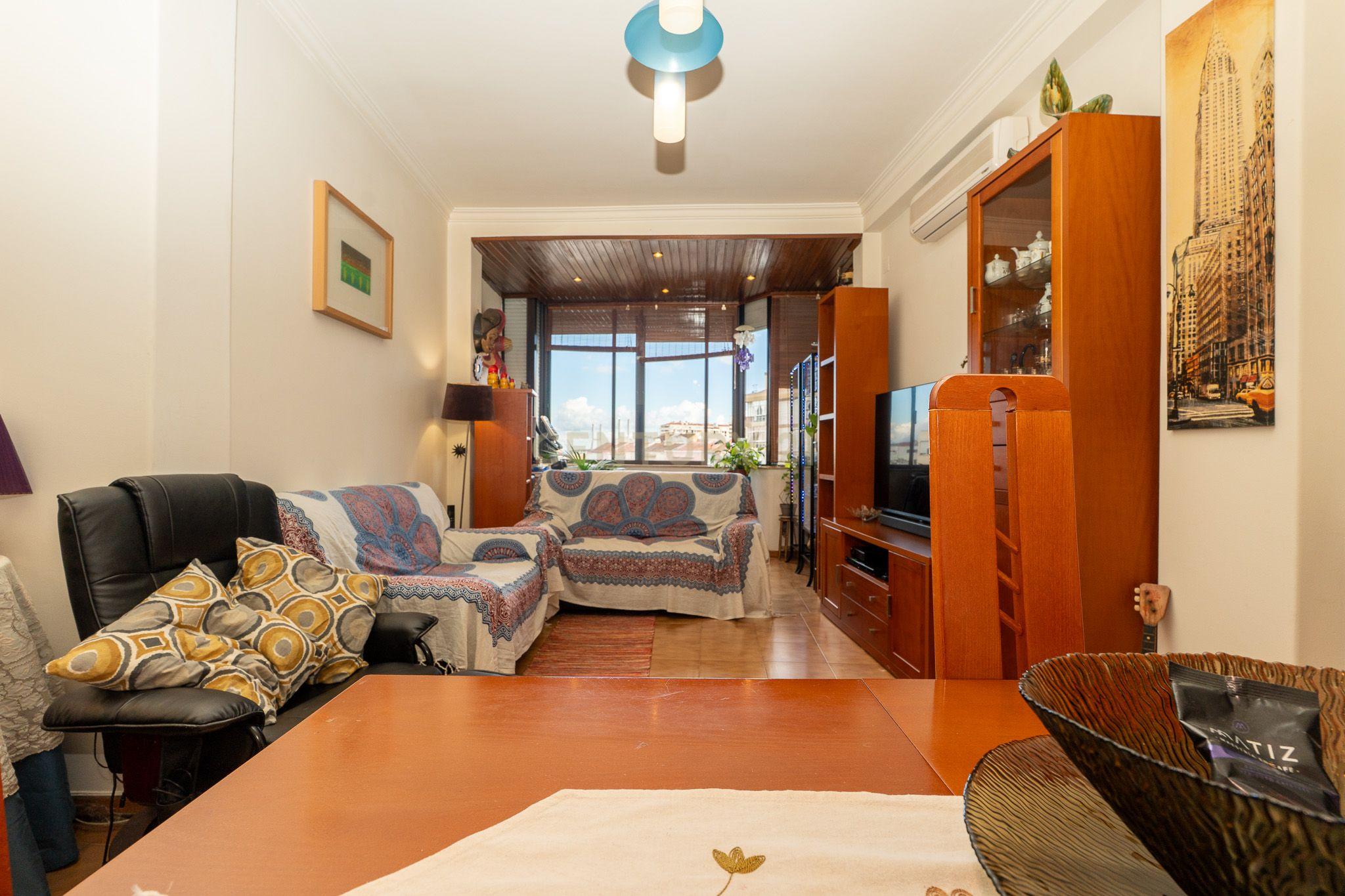 ESPECTACULAR APARTAMENTO T2 EM SACAVÉM - Image 3