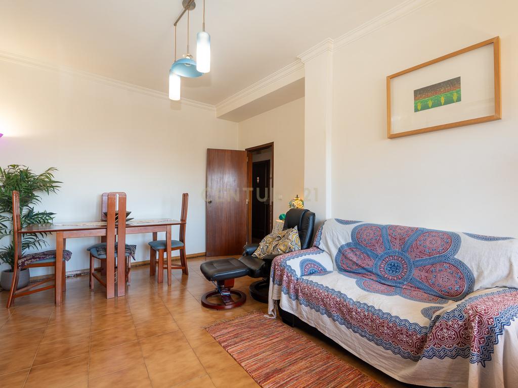 ESPECTACULAR APARTAMENTO T2 EM SACAVÉM - Image 8