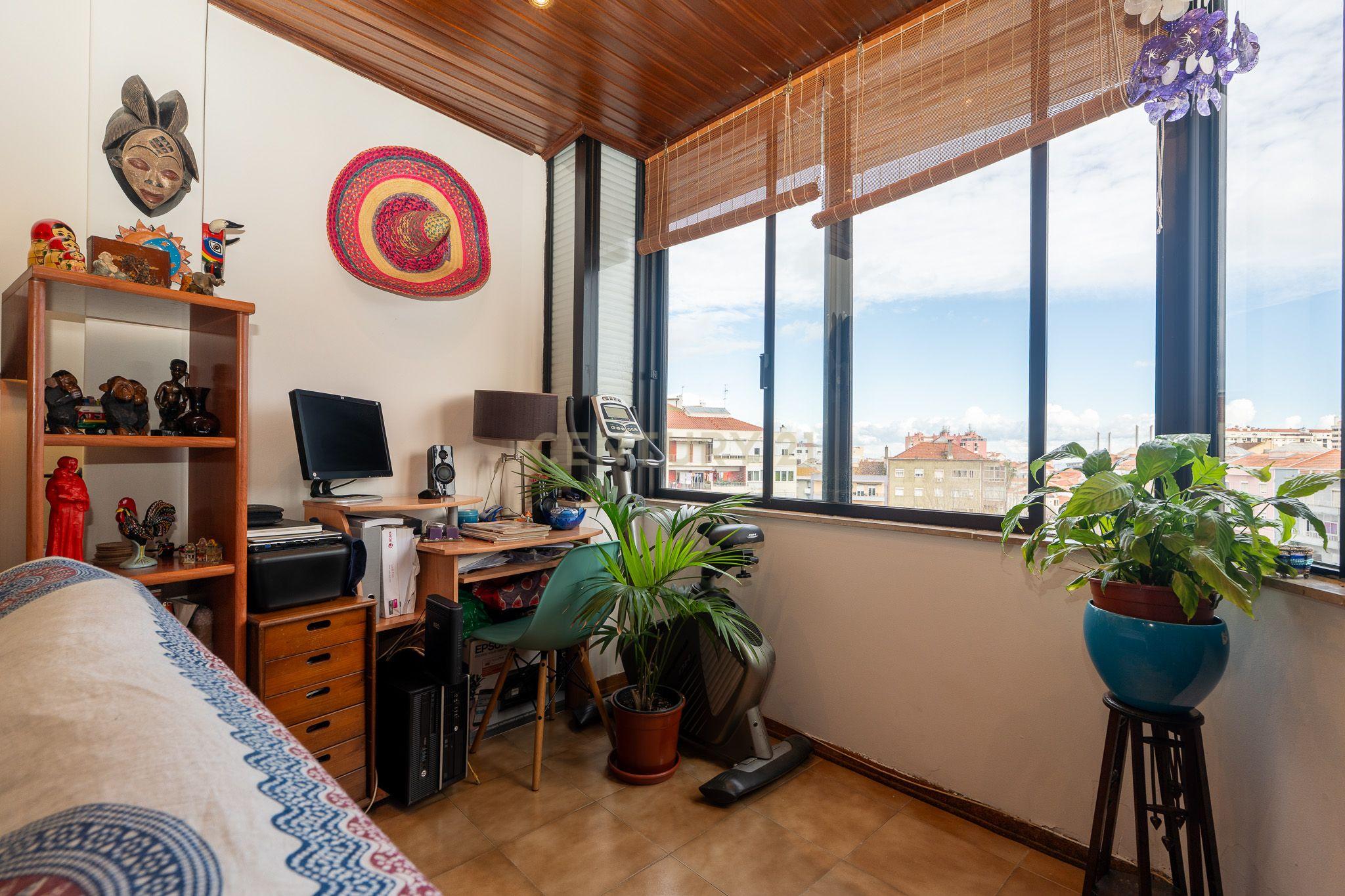 ESPECTACULAR APARTAMENTO T2 EM SACAVÉM - Image 4