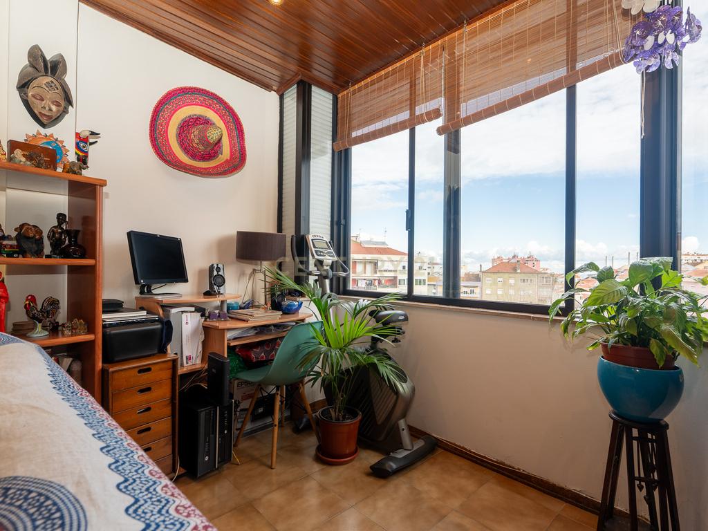 ESPECTACULAR APARTAMENTO T2 EM SACAVÉM - Image 4