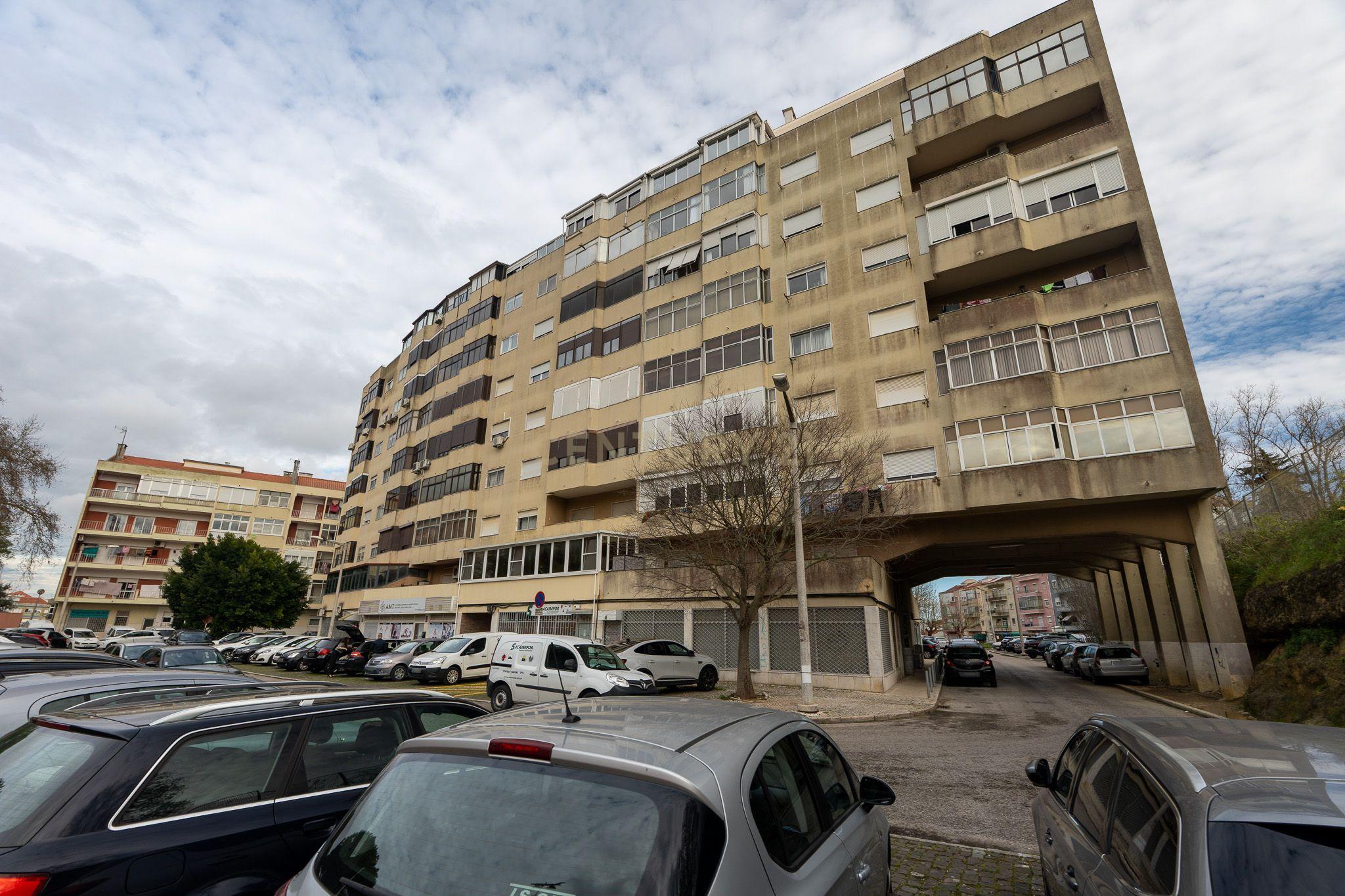 ESPECTACULAR APARTAMENTO T2 EM SACAVÉM - Image 27