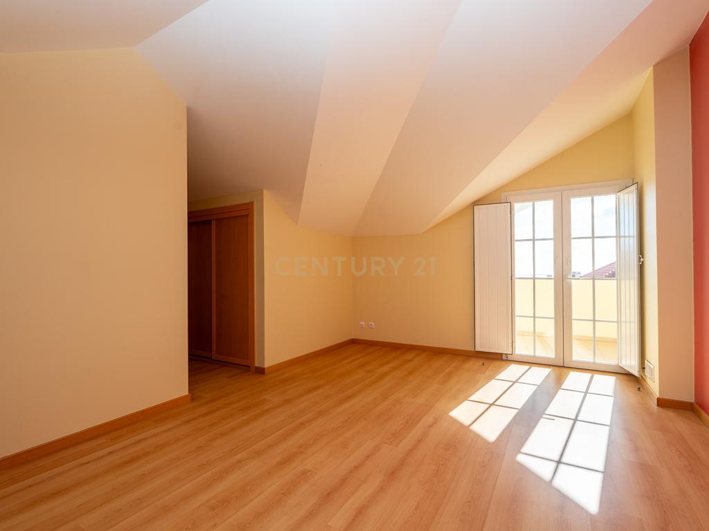 🏡 Apartamento Duplex T3/T4 na Ericeira – Vista Mar e Serra! 🌊⛰️ - Image 33