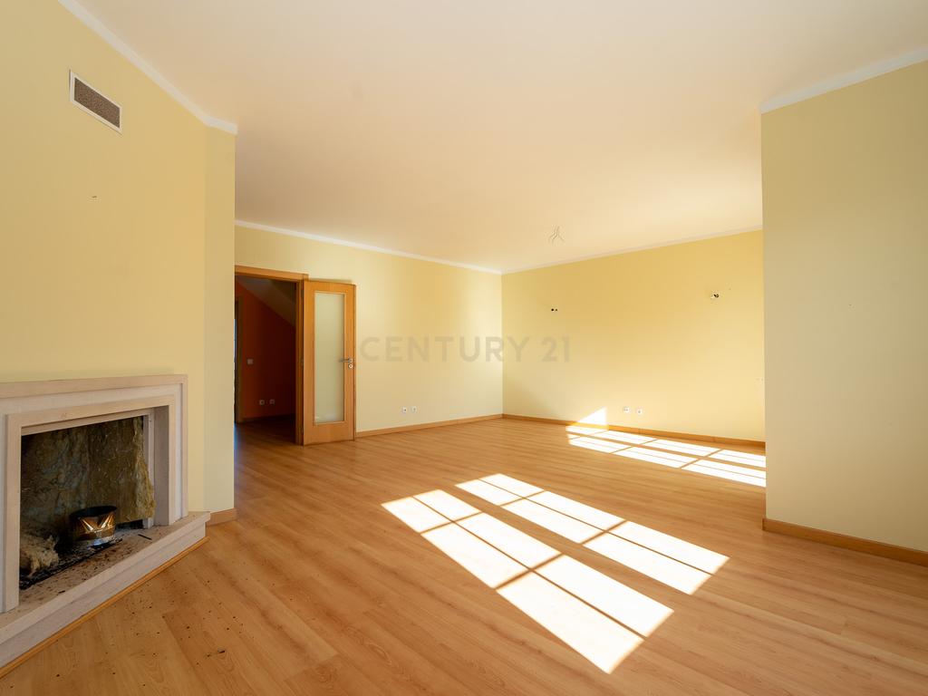 🏡 Apartamento Duplex T3/T4 na Ericeira – Vista Mar e Serra! 🌊⛰️ - Image 5