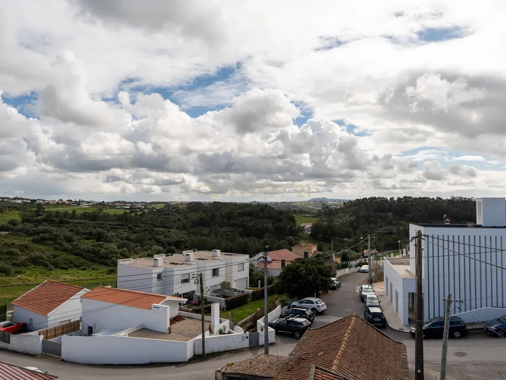 🏡 Moradia T3 com Rooftop Vista Mar, Paineis Fotovoltaico e zona exterior – Viva com Conforto e Sustentabilidade em zona tranquila a pouco minutos do Mar da Ericeira - Image 48