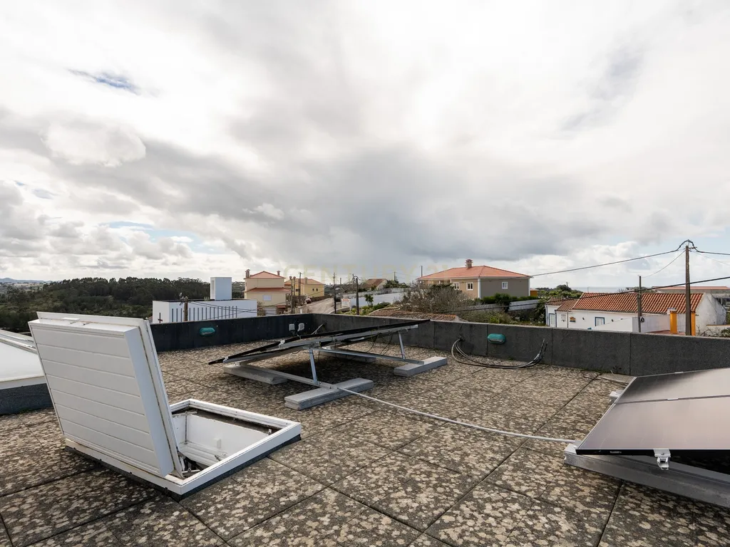 🏡 Moradia T3 com Rooftop Vista Mar, Paineis Fotovoltaico e zona exterior – Viva com Conforto e Sustentabilidade em zona tranquila a pouco minutos do Mar da Ericeira - Image 44