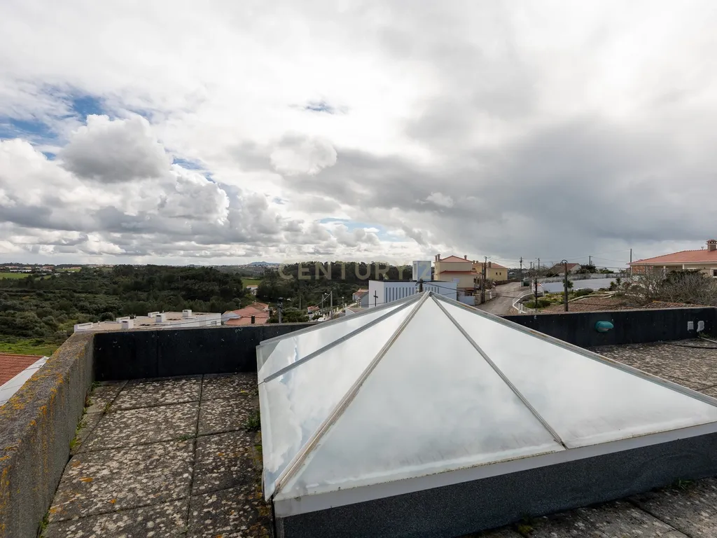 🏡 Moradia T3 com Rooftop Vista Mar, Paineis Fotovoltaico e zona exterior – Viva com Conforto e Sustentabilidade em zona tranquila a pouco minutos do Mar da Ericeira - Image 46