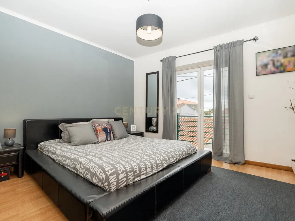 🏡 Moradia T3 com Rooftop Vista Mar, Paineis Fotovoltaico e zona exterior – Viva com Conforto e Sustentabilidade em zona tranquila a pouco minutos do Mar da Ericeira - Image 12
