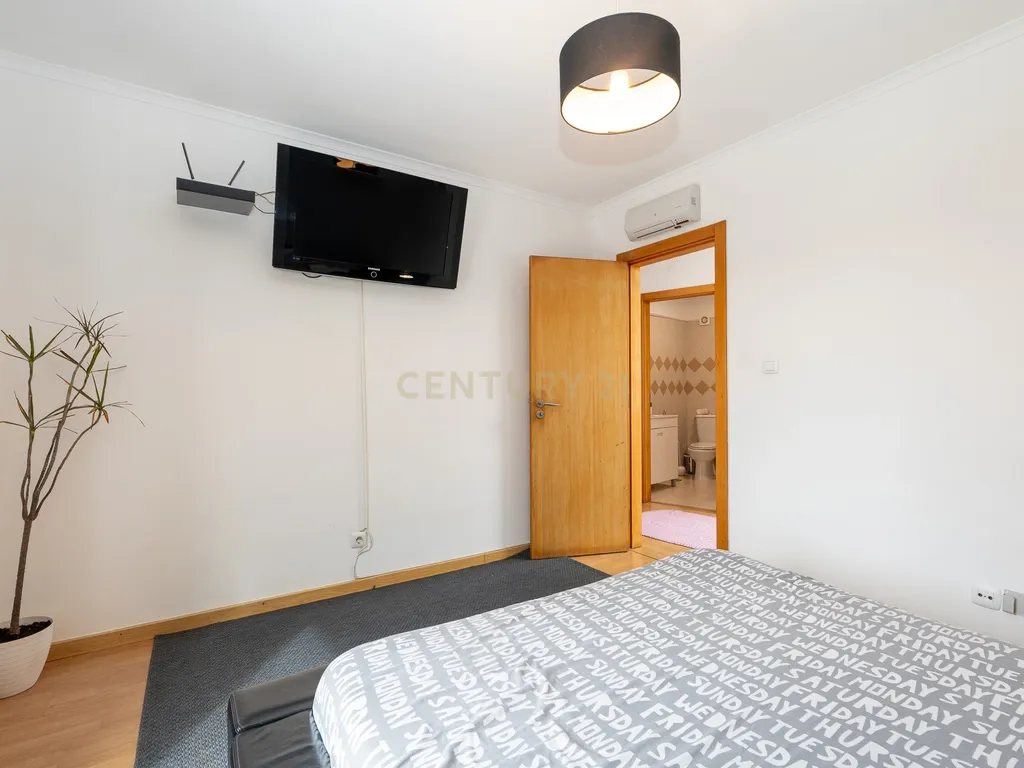 🏡 Moradia T3 com Rooftop Vista Mar, Paineis Fotovoltaico e zona exterior – Viva com Conforto e Sustentabilidade em zona tranquila a pouco minutos do Mar da Ericeira - Image 37