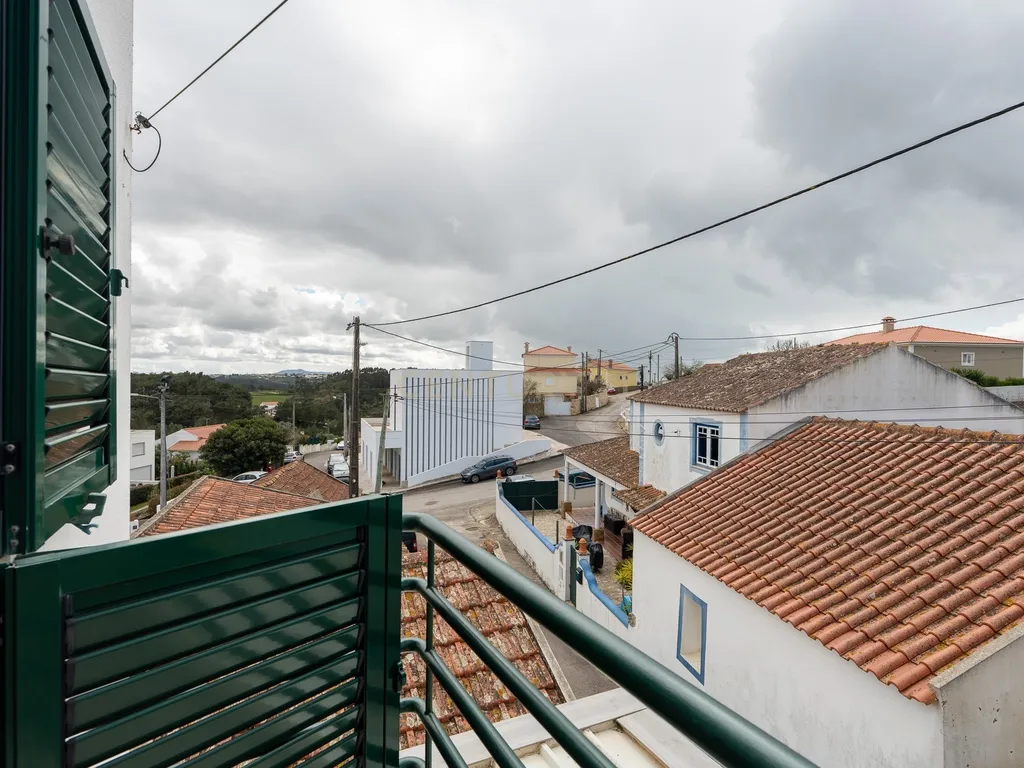 🏡 Moradia T3 com Rooftop Vista Mar, Paineis Fotovoltaico e zona exterior – Viva com Conforto e Sustentabilidade em zona tranquila a pouco minutos do Mar da Ericeira - Image 35