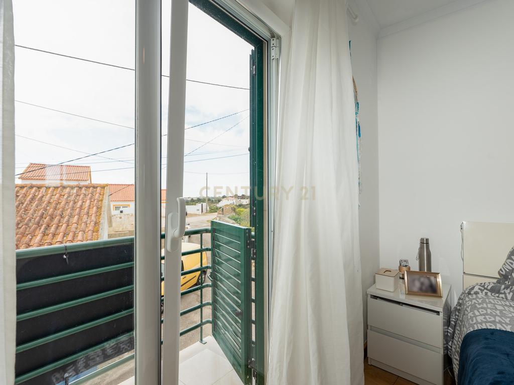 🏡 Moradia T3 com Rooftop Vista Mar, Paineis Fotovoltaico e zona exterior – Viva com Conforto e Sustentabilidade em zona tranquila a pouco minutos do Mar da Ericeira - Image 39