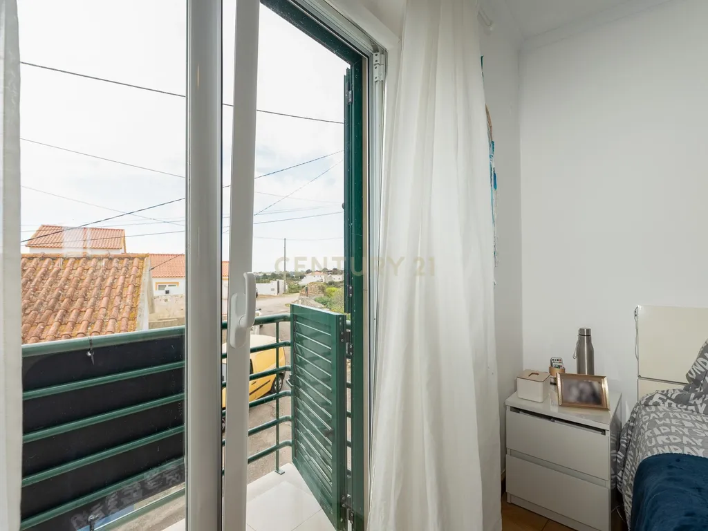 🏡 Moradia T3 com Rooftop Vista Mar, Paineis Fotovoltaico e zona exterior – Viva com Conforto e Sustentabilidade em zona tranquila a pouco minutos do Mar da Ericeira - Image 39