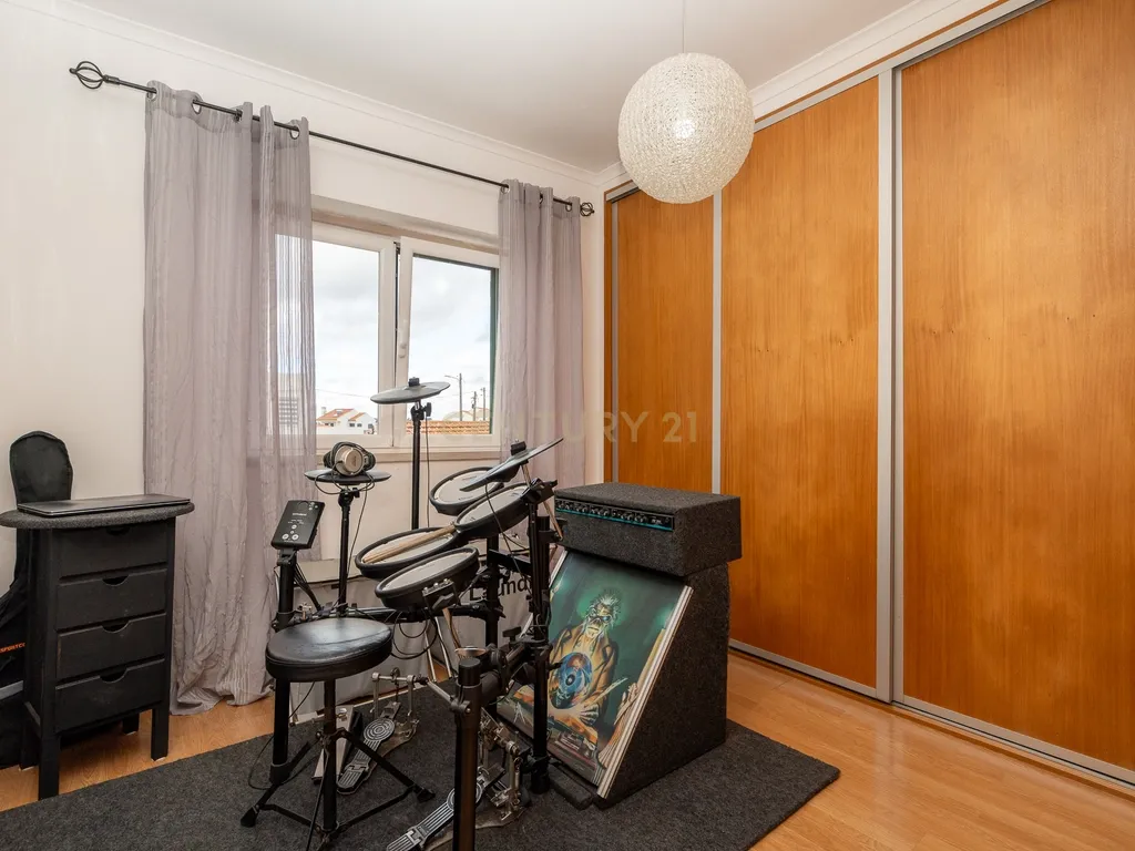 🏡 Moradia T3 com Rooftop Vista Mar, Paineis Fotovoltaico e zona exterior – Viva com Conforto e Sustentabilidade em zona tranquila a pouco minutos do Mar da Ericeira - Image 18