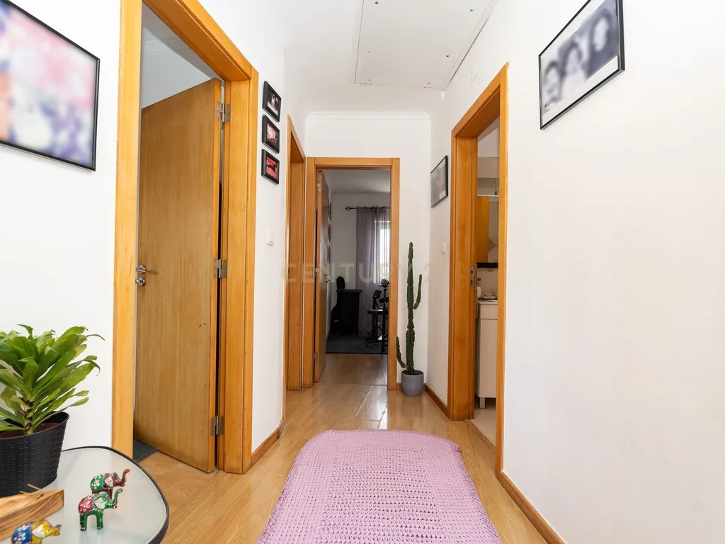 🏡 Moradia T3 com Rooftop Vista Mar, Paineis Fotovoltaico e zona exterior – Viva com Conforto e Sustentabilidade em zona tranquila a pouco minutos do Mar da Ericeira - Image 14