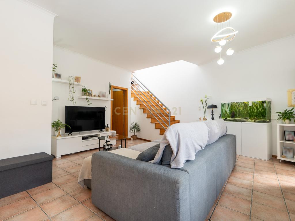 🏡 Moradia T3 com Rooftop Vista Mar, Paineis Fotovoltaico e zona exterior – Viva com Conforto e Sustentabilidade em zona tranquila a pouco minutos do Mar da Ericeira - Image 32