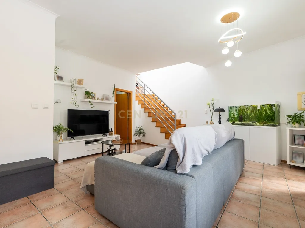 🏡 Moradia T3 com Rooftop Vista Mar, Paineis Fotovoltaico e zona exterior – Viva com Conforto e Sustentabilidade em zona tranquila a pouco minutos do Mar da Ericeira - Image 32